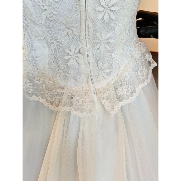 Vintage Ivory Victorian Wedding Gown/ Hat - Picture 12 of 13